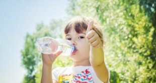 Yuk Ketahui Tips Mengatasi Anak Tidak Suka Minum Air Putih