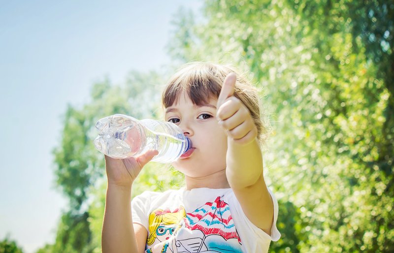 Yuk Ketahui Tips Mengatasi Anak Tidak Suka Minum Air Putih