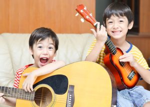 manfaat mengenalkan instrumen musik pada anak